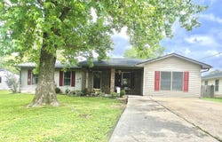 1135 N 9th Street, Mitchell, IN 47446