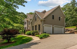 16 Leonard Drive, North Smithfield, RI 02896