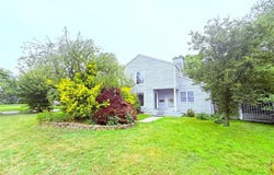 523 Hellwig Lane, West Islip, NY 11795