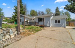 703 NE 10th Street, Grants Pass, OR 97526