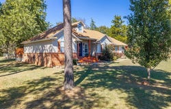 1320 Shady Oak LN, Cedarville, AR 72932