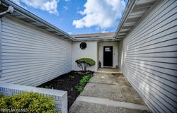 41 Lakeview Drive, Marlboro, NJ 07746