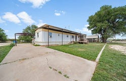 401 E 8th St, Forsan, TX 79733