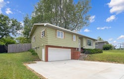 122 Park Lane, Waterloo, IA 50702