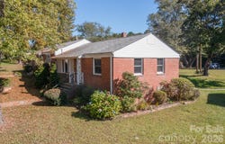 27 Trowbridge Lane, Brevard, NC 28712