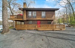 204 Forest Drive, Hawley, PA 18428