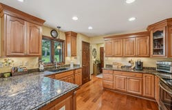 S46w22428 Tansdale Rd, Waukesha, WI 53189