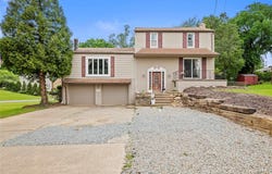 3416 Sterling Dr, Bethel Park, PA 15102