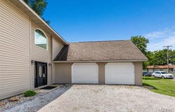 1002 E Mill Street, Staunton, IL 62088