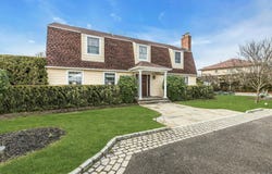 26 Oak Lane, Hampton Bays, NY 11946