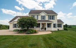 8866 Deer Run Dr, Allenton, WI 53002