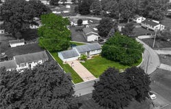 9863 Deltona Drive, New Middletown, OH 44442