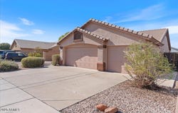 8026 W HILTON Avenue, Phoenix, AZ 85043