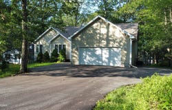 137 Rodeo Drive, Lords Valley, PA 18428