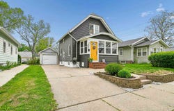 921 NW H Ave, CedarRapids, IA 52405
