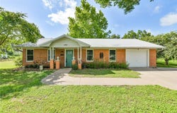 2401 Country Meadows Ln., Brenham, TX 77833