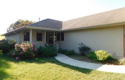 3348 SW McClure CT, Topeka, KS 66614