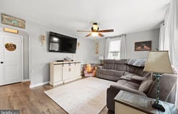 511 SMITHFIELD AVENUE, PHILADELPHIA, PA 19116