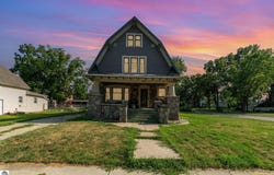 123 W End Street, Alma, MI 48801