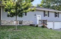 1204 SE Oak Ridge Drive, Oak Grove, MO 64075