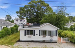 10 Barnes Street, Wareham, MA 02571