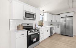 74 Bayview Park, Middletown, RI 02842