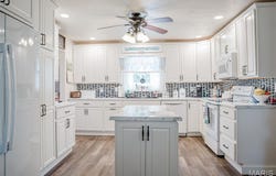 1 Fairway Dr, Mount Vernon, IL 62864