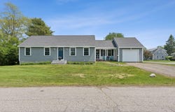 16 Marsh View Avenue, Kennebunk, ME 04043