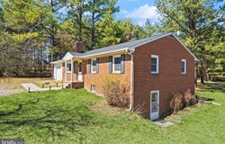 38956 RICKARD ROAD, LOVETTSVILLE, VA 20180