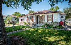121 W Avenue E, Robstown, TX 78380