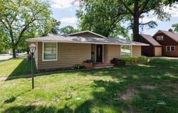 902 S Central Ave, Chanute, KS 66720
