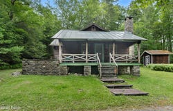 121 Nyce Road, Dingmans Ferry, PA 18328