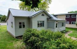 220 S Wacouta Avenue, Prairie Du Chien, WI 53821