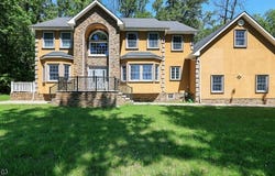 1121 N Washington Ave, Green Brook Twp., NJ 08812-2123