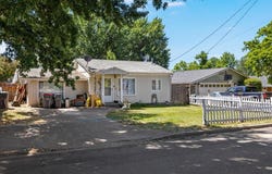 2080 College Way, Medford, OR 97504