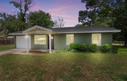 115 Sycamore ST, Luling, TX 78648