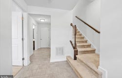 8200 N CHANNEL DR, GREENBELT, MD 20770
