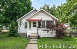 602 E Clinton Street, Hastings, MI 49058