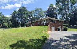 14 Strawberry Hill Lane, Wappingers Falls, NY 12590