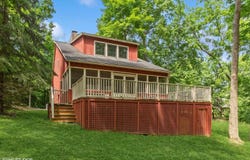 9 Orchard Lane, Buchanan, MI 49107