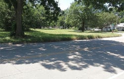 422 NE H Street, Ardmore, OK 73401