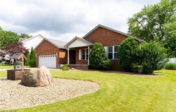313 Crimson Circle, Campbell, OH 44405