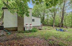 1702 Donalds Road, Effort, PA 18330