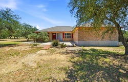 342 CHIPMAN CT, Bandera, TX 78003
