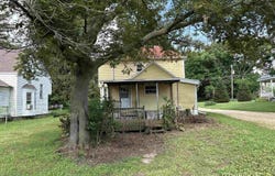 593 N Henderson, FREEPORT, IL 61032