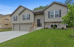 1316 N Holland Court, Independence, MO 64056