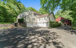 32 Echo Valley Road, Newtown, CT 06470