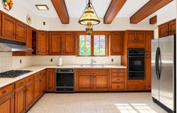 2 Ivy Close, Forest Hills, NY 11375