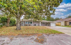 204 Camelia St, Gulf Breeze, FL 32561