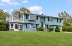 23 Algonquin Drive, Middletown, RI 02842